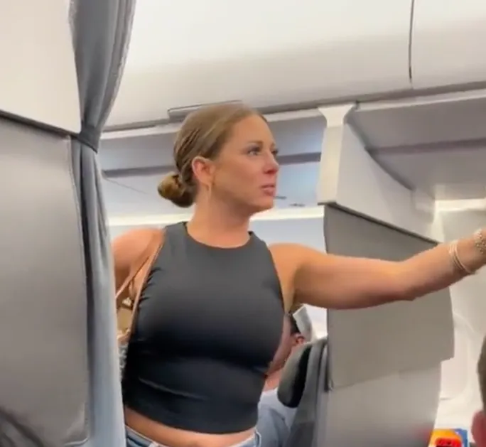 The Viral Plane Lady Video Original: Unveiling the Incident that Took the Internet by Storm